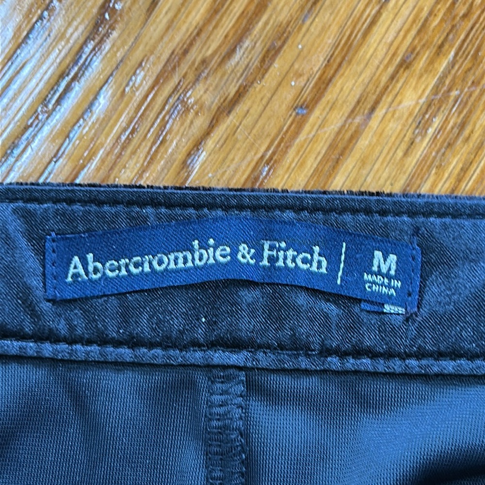 Abercrombie & Fitch velvet crop pants.  Side zip, pockets. Black. Medium. - Picture 2 of 10